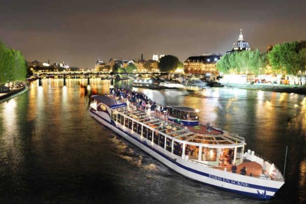 Réveillon de la Saint Sylvestre à bord du Paris en Scène 1