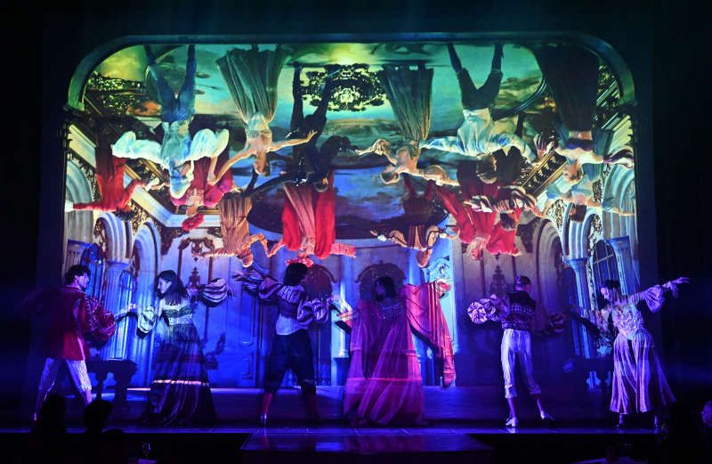 Premier Cabaret au Paradis Latin