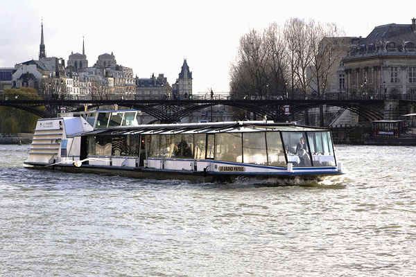 Marina de paris déjeuner dîner croisière sur la Seine