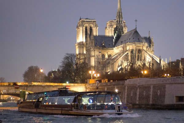 Diner-croisiere-sur-la-seine