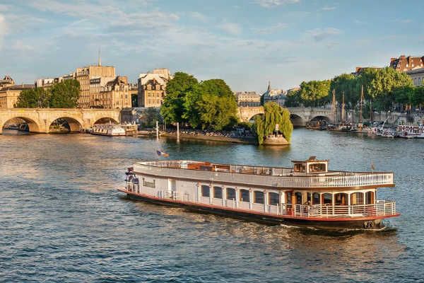 Dîner croisière de la Saint-Valentin 