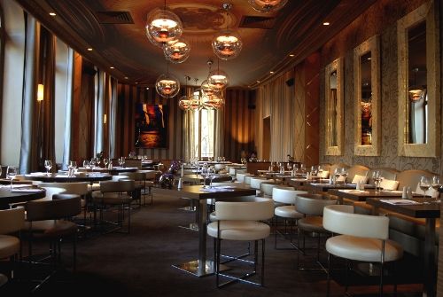 L'Arc, superbe restaurant au Metro Charles de Gaulle Etoile